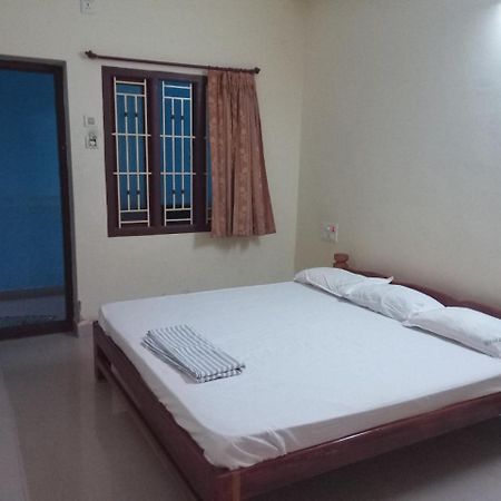 Sakthi Guest House&Residency Pillaittiruvasal Esterno foto