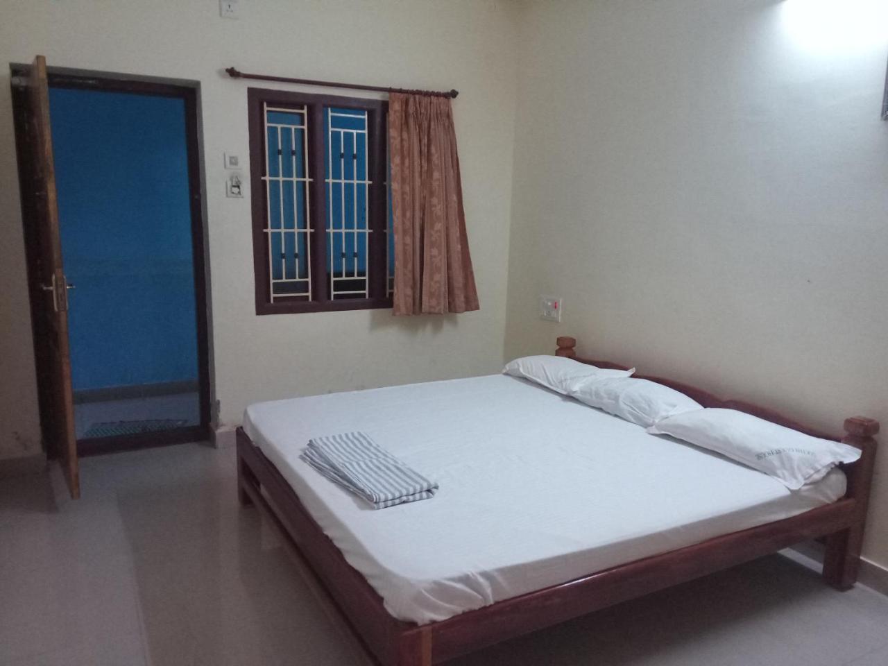 Sakthi Guest House&Residency Pillaittiruvasal Esterno foto